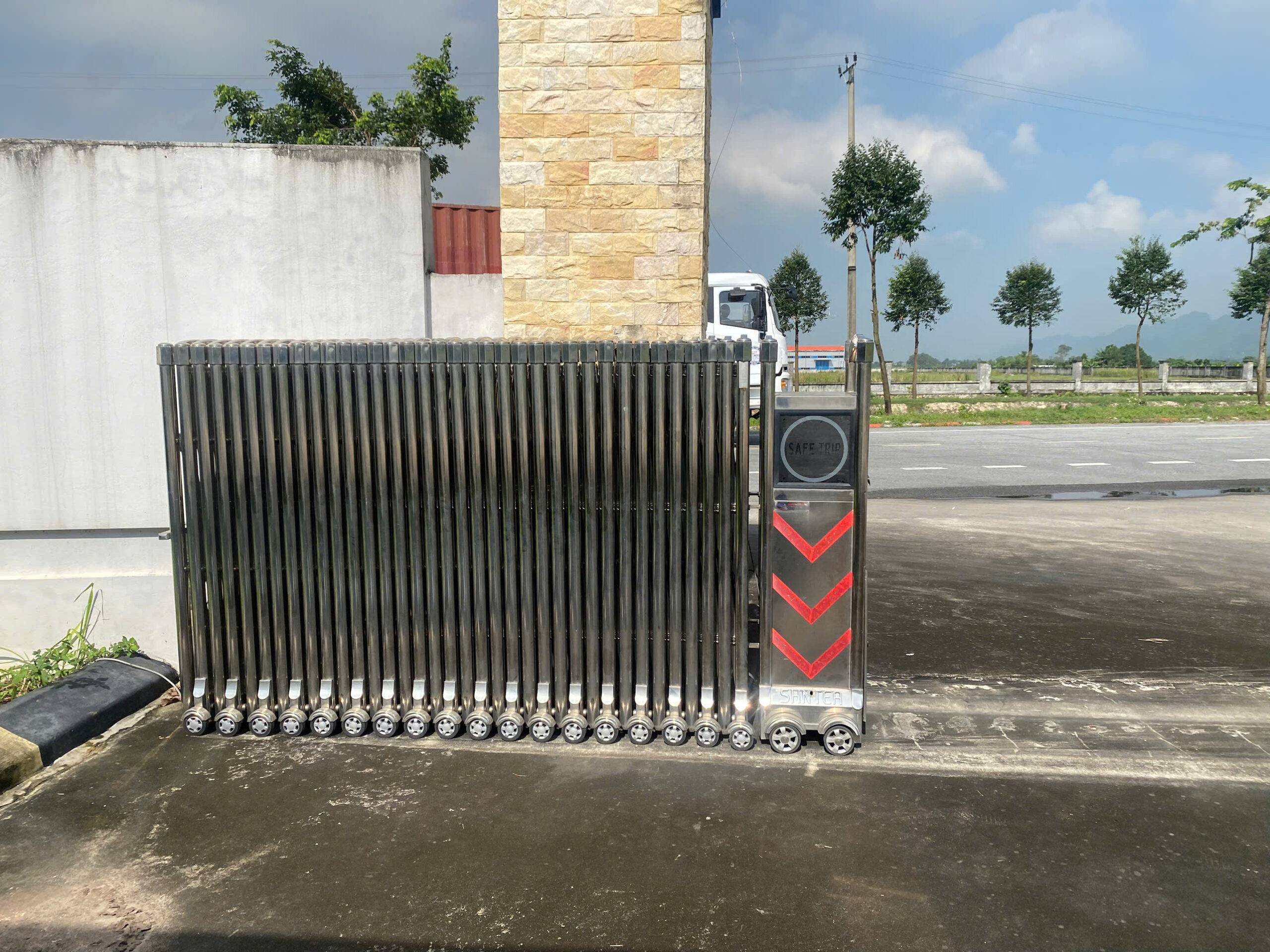 cổng xếp inox nam định 